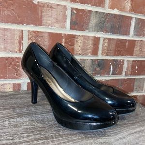 Patent black pumps